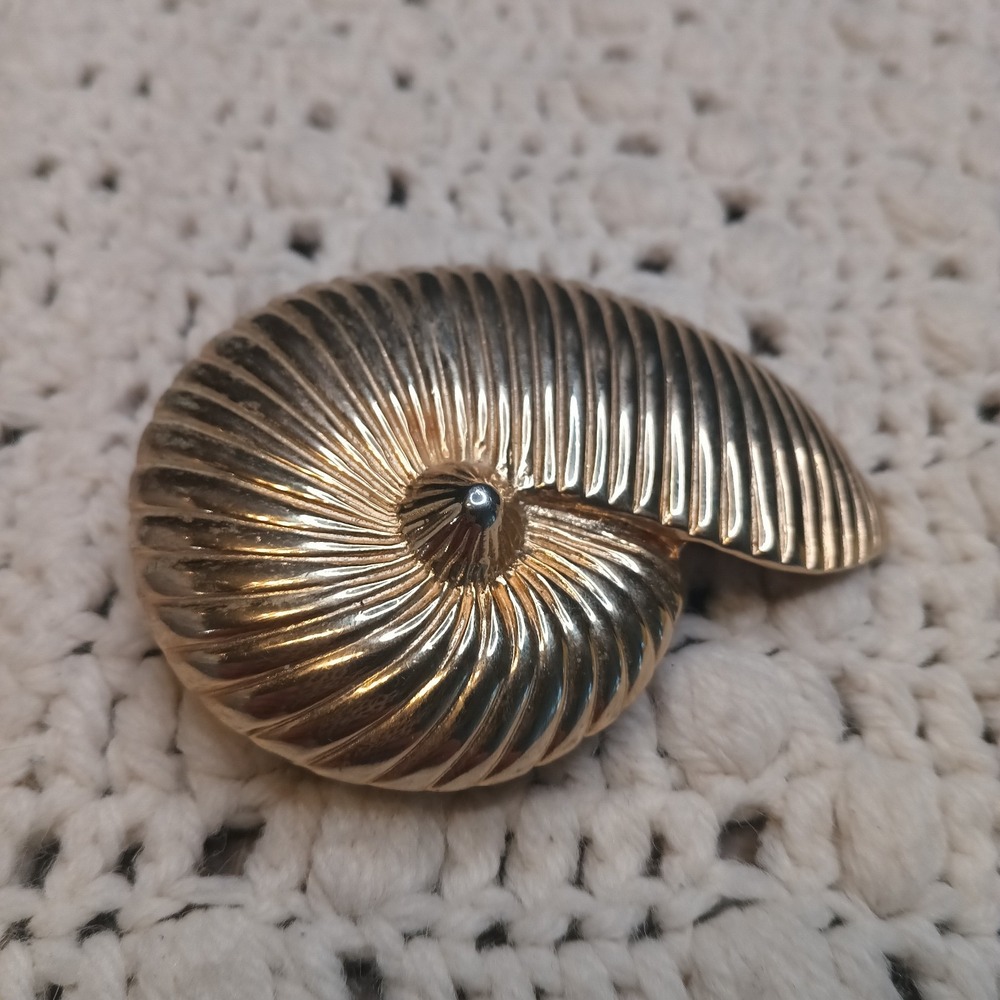 Vtg Gay Boyer Signed Gold Tone Belt Buckle Ornate Conc Shell Artsy Beach Resort